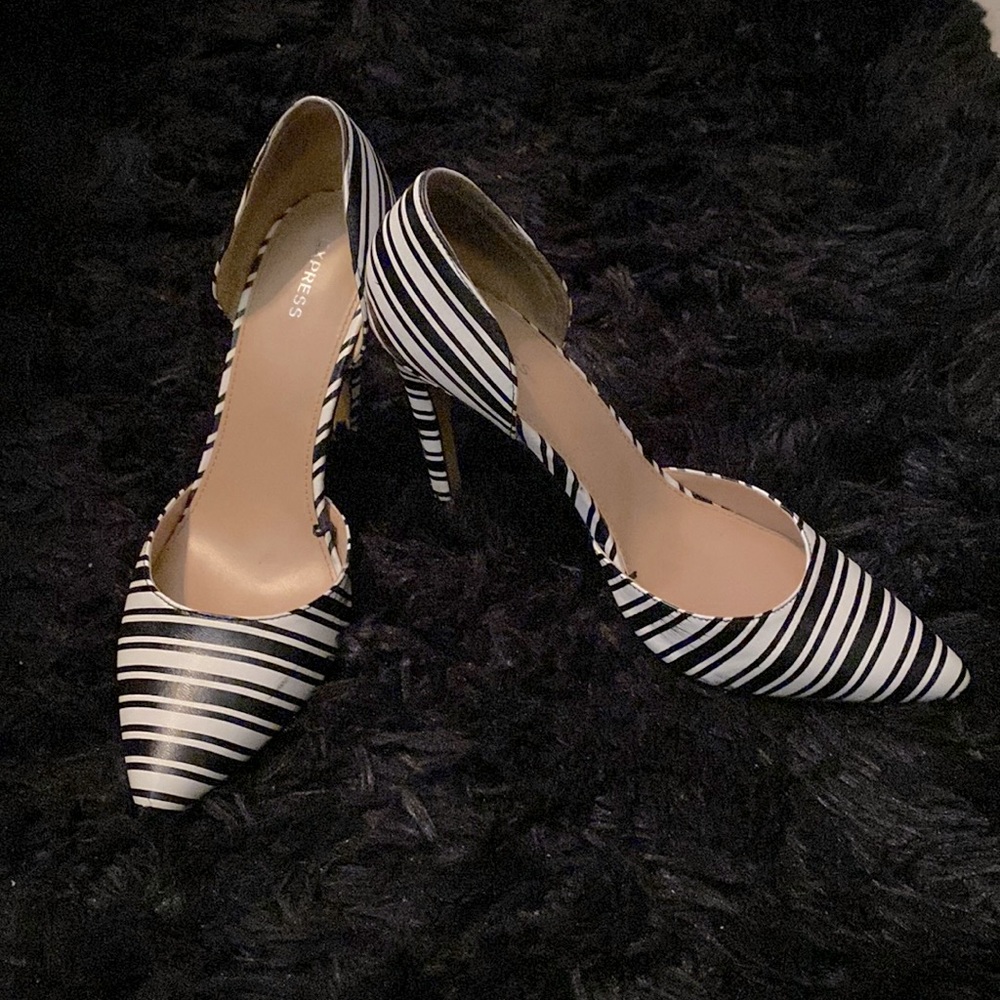 Black and white size 8 striped EXPRESS heels.
